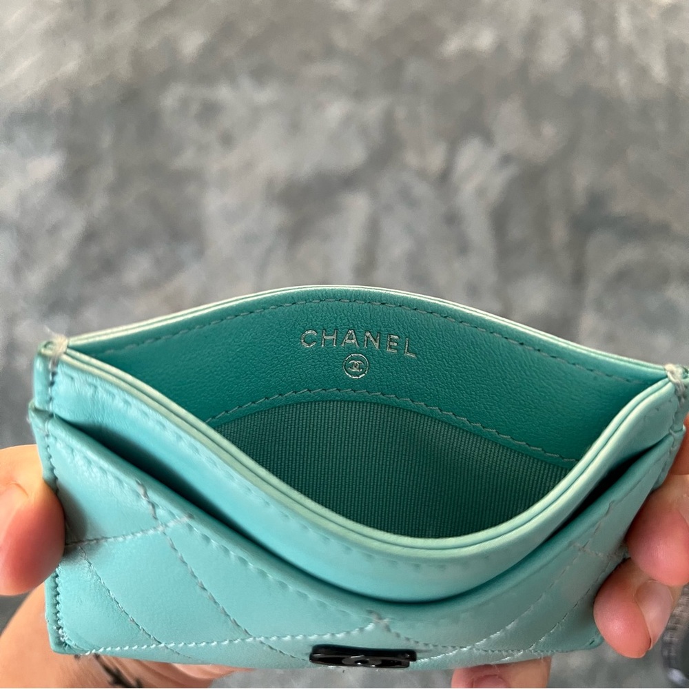 CHANEL Quilted Card‎ Holder Turquoise lamb skin limited edition black hardware - Picture 3 of 6